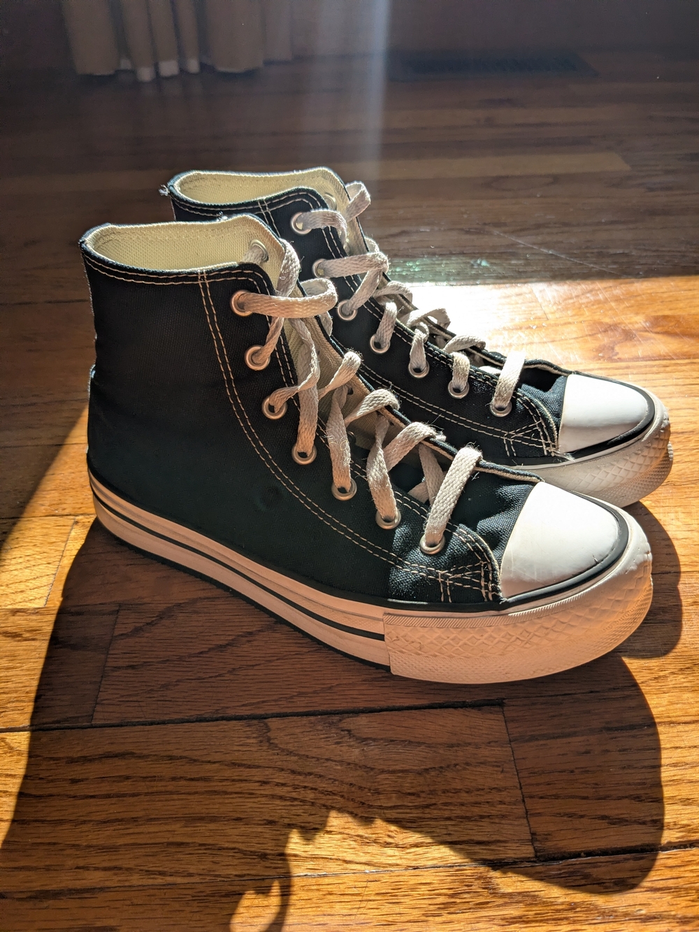 Kids' Size 4 Converse Eva lift High Top Platform Canvas Sneakers in Black/White